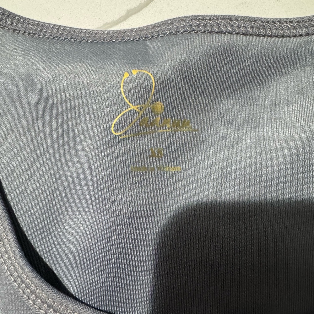 Women’s Jaanuu Gray Short Sleeve Scrub Top XS NWT - Picture 2 of 3